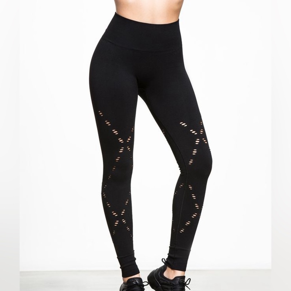 IVY PARK Seamless High-Rise Sculpt Leggings – Black (Size L/XL)
